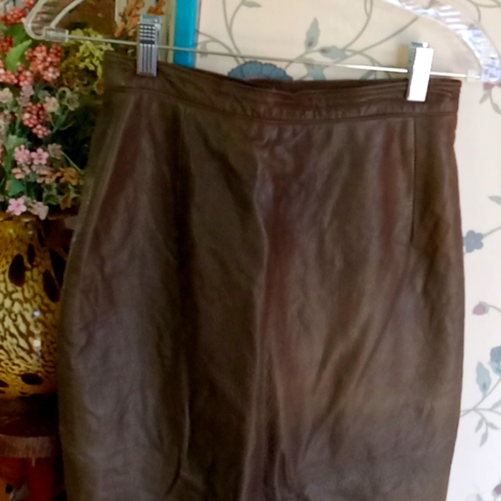 ANN TAYLOR  LEATHER  SKIRT